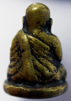 ขอรบกวนอีกองค์ครับรูปหล่อหวงพ่อเงิน พิมพ์นิยม แท้ไหมบอกหน่อยครับ