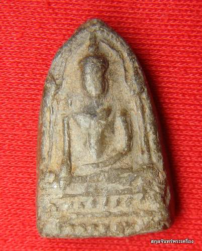 พระเนื้อดินหลังยันต์ครับ