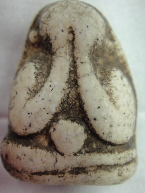 พระปิดตาเนื้อผงสีขาว ที่ไหนครับ แท้มั้ยครับ ขอบคุณครับ