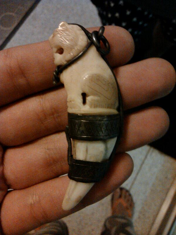 เขี้ยวเสือ หลวงพ่อคง