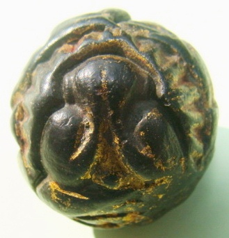 พระปืดตาลูกอม มี6องค์  มีกริ่ง