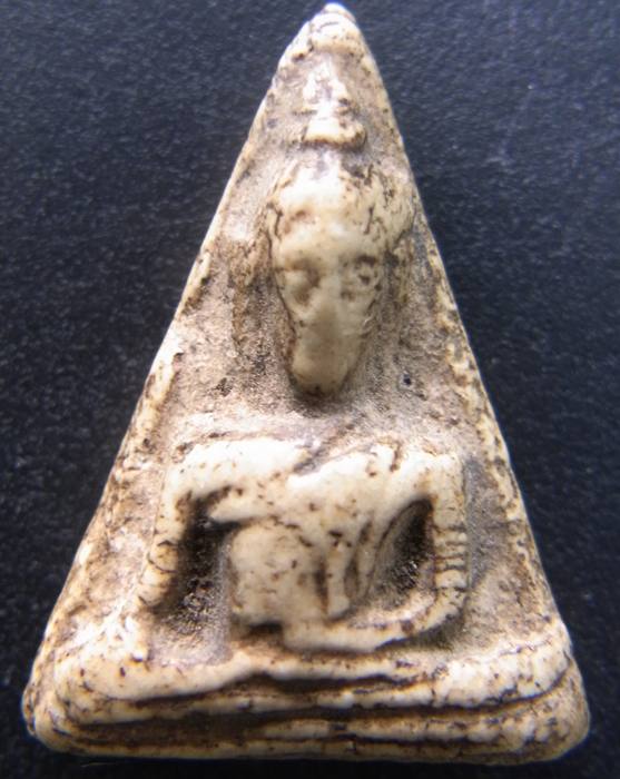 ขอความรู้หน่อยครับ ไม่ทราบข้อมูล พระนางพญา เนื้อขาวองค์นี้ครับ!!!