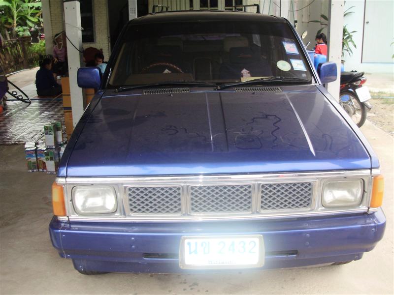 ต้องการขายรถบ้าน NISSAN 4ประตู ราคาไม่แพง