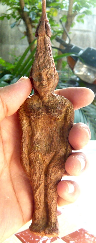 ช่วยพิจารณาด้วยครับ ได้มาจากร้านขายของแปลกและเครื่องราง