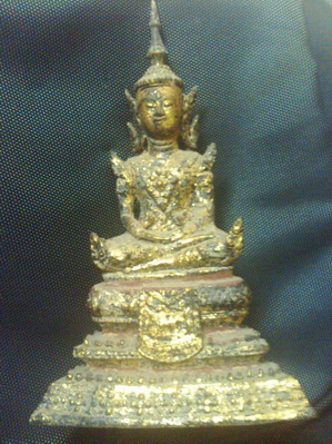 พระบูชารัตนะ แต่ไม่ทราบว่าปางอะไนรบกวนช่วยดูให้ทีนะครับ