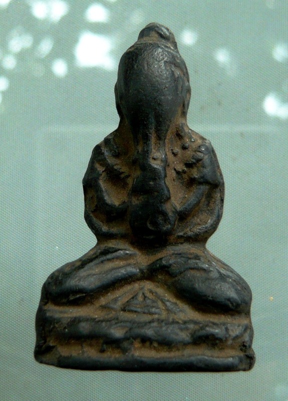 พระปิดตาเก่าครับ ไม่ทราบว่าที่ไหนครับ ขอความกรุณาด้วยครับ