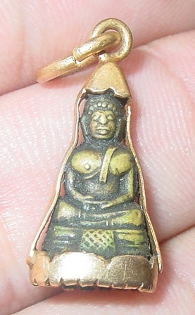 รบกวนช่วยดูพระองค์นี้ด้วยครับ (จากประเทศลาวครับ)