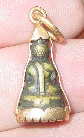 รบกวนช่วยดูพระองค์นี้ด้วยครับ (จากประเทศลาวครับ)