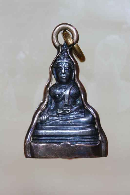 ขอสอบถามว่า องค์นี้เป็นหลวงพ่อเหลือ หรือป่าวคับ