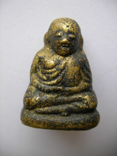 วอนคุณพี่สายตรงหลวงพ่อเงินดูให้ผมหน่อยครับว่าองค์นี้แท้ไหมครับได้มาจากบนหิ้งคับที่บ้านตา