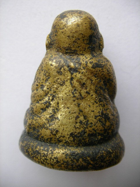 วอนคุณพี่สายตรงหลวงพ่อเงินดูให้ผมหน่อยครับว่าองค์นี้แท้ไหมครับได้มาจากบนหิ้งคับที่บ้านตา