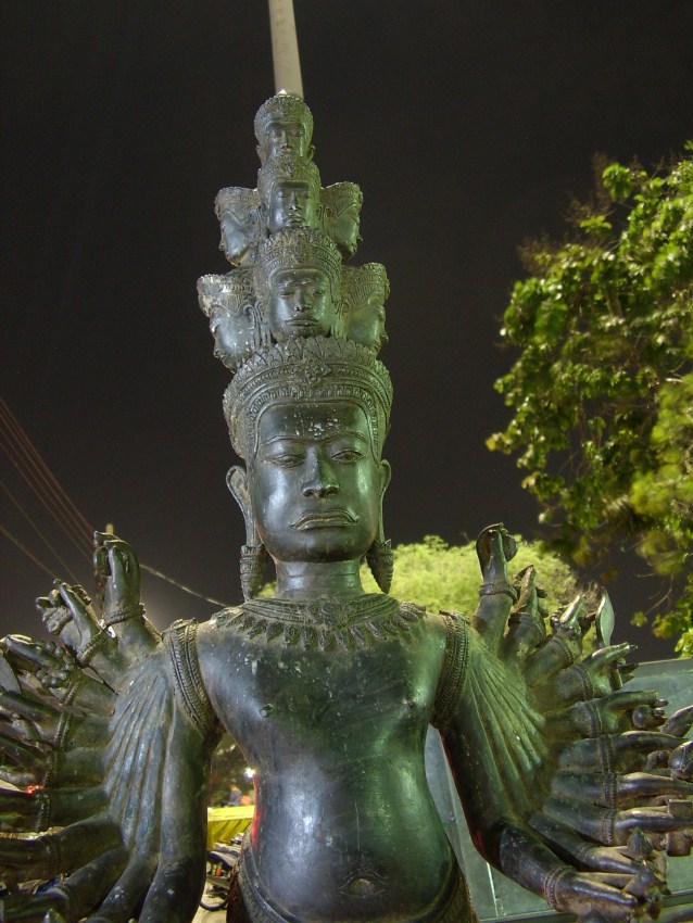 พระนารายณ์พันมือ