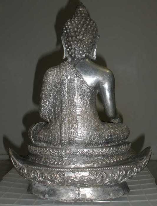 พระบูชา เนื้อชินเงิน หน้าตัก 9 นิ้ว สูงจากฐาน ถึง ปลายพระเกศ 15 นิ้ว 