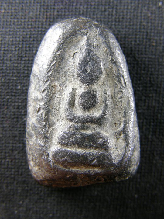 หลวงพ่อเนียม วัดน้อย จ.สุพรรณบุรี พิมพ์เศียรแหลม แท้มั้ยครับ