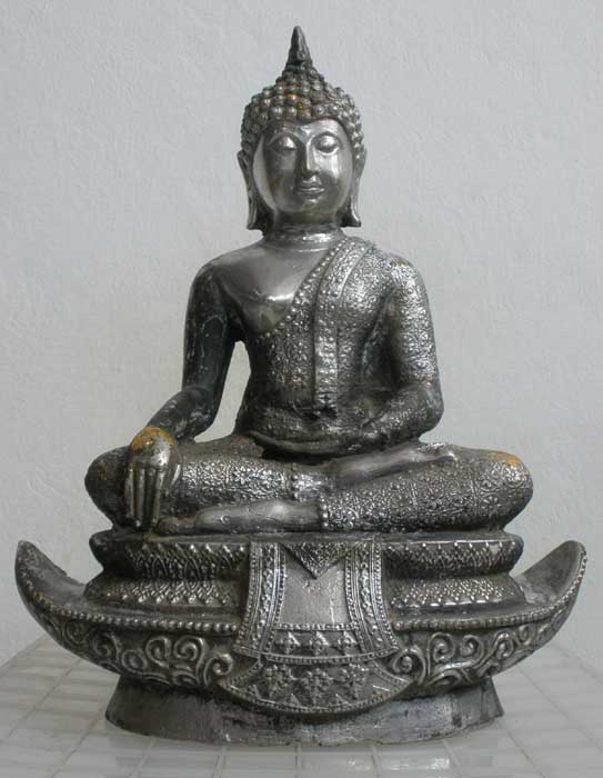 พระบูชา หน้าตัก 9 นิ้ว สูงจากฐาน ถึง ปลายพระเกศ 15 นิ้ว องค์ที่ 2 และ 3