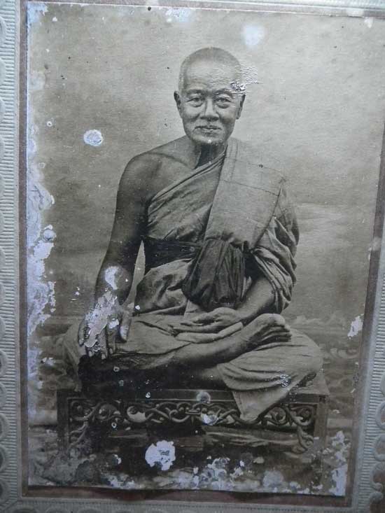 รูปเกจิเก่า ไม่ทราบพระอาจารย์ รบกวนเพื่อนสมาชิกด้วยครับ