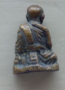 รูปหล่อเก่าไม่ทราบหลวงพ่ออะไรใครรู้ช่วยหน่อยนะครับ