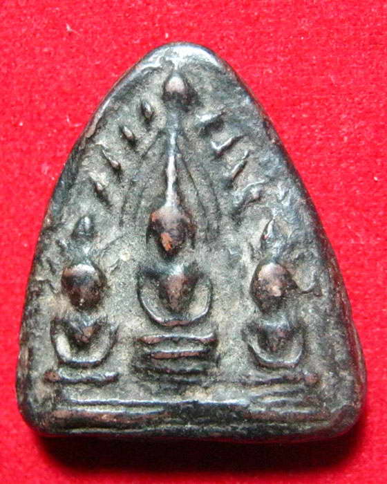 ใช่ตรีกายหลวงพ่อแดง วัดทุ่งคอกหรือเปล่าครับ