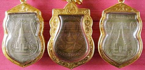 เหรียญเสมาหลวงปู่ทวด 3 รุ่น 3 เหรียญ ปี 04 ปี 09 ปี 11 เลี่ยมทองพร้อมใช้