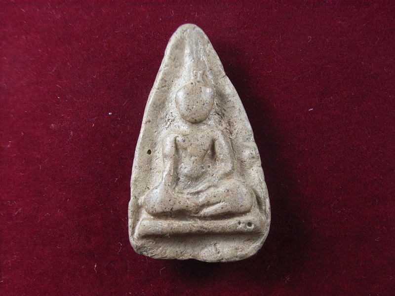 อยากทราบว่าเป็นพระที่ไหน  แท้หรือเปล่าค่ะ