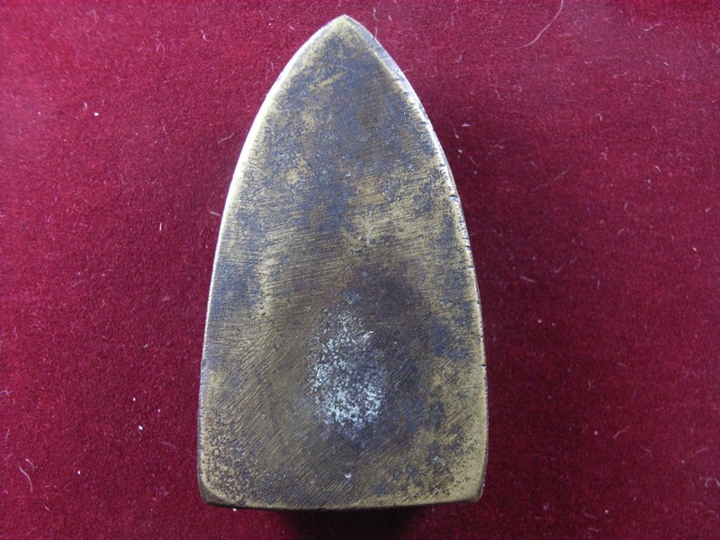 หลวงปู่ทวดหลังเตารีด