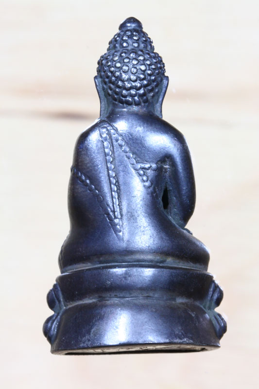 ขอสอบถามผู้รู้หน่อย ว่าองค์นี้เป็นพระกริ่งที่ไหนคับ