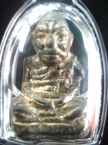 รูปหล่อหลวงปู่สุขวัดโพธิ์ทรายทองใต้ฐานอุดผง 