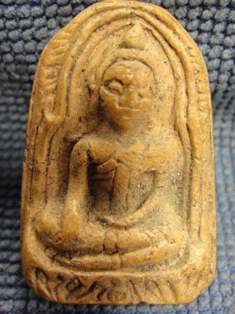 พระเนื้อดิน หลวงพ่อโหน่ง วัดคลองมะดัน อ.สองพี่น้อง จ.สุพรรณบุรี