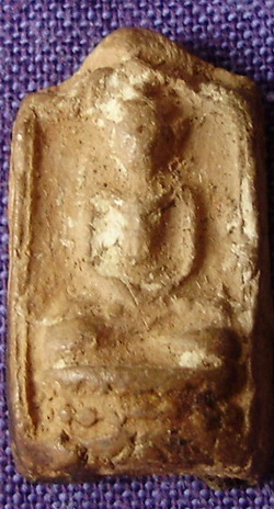 พระผงห้าเหลี่ยมหลังมีจารไม่รู้ที่ครับ