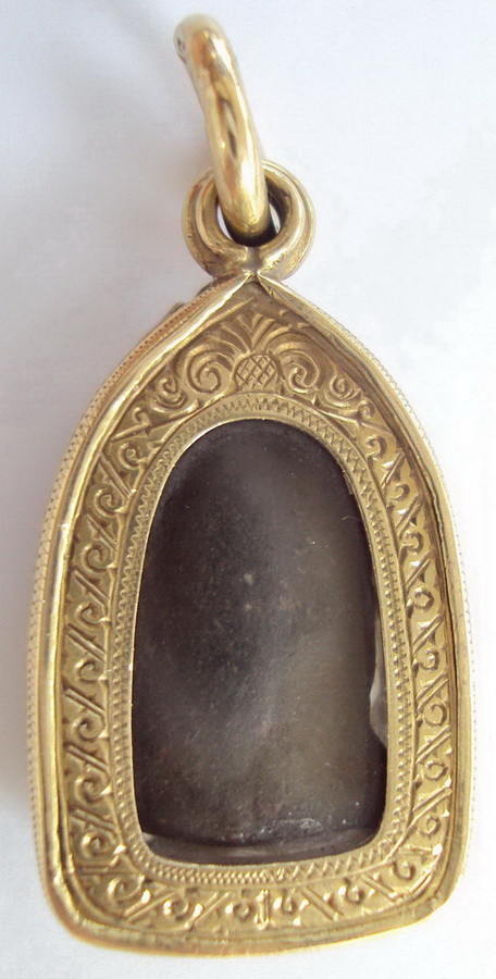 ช่วยดูพระรอดกรุวัดหัวข่วง เชียงใหม่ด้วยค่ะ