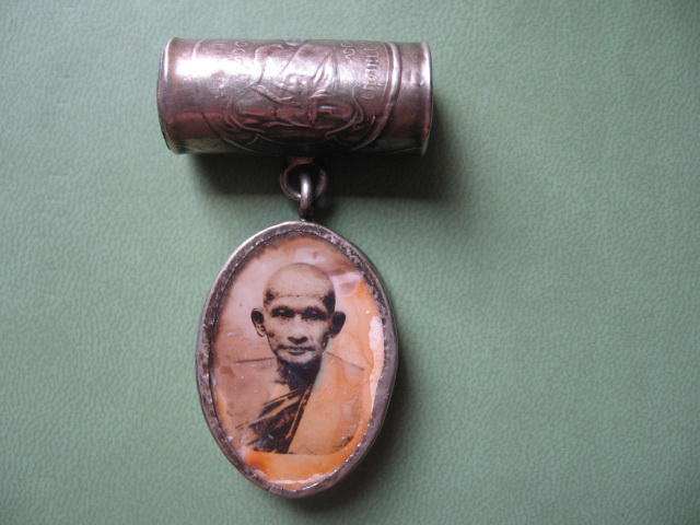 ตะกรุดพร้อมล๊อกเก็ตหลวงปู่ศุข 2466 มีแบบนี้ด้วยหรือเปล่าครับ