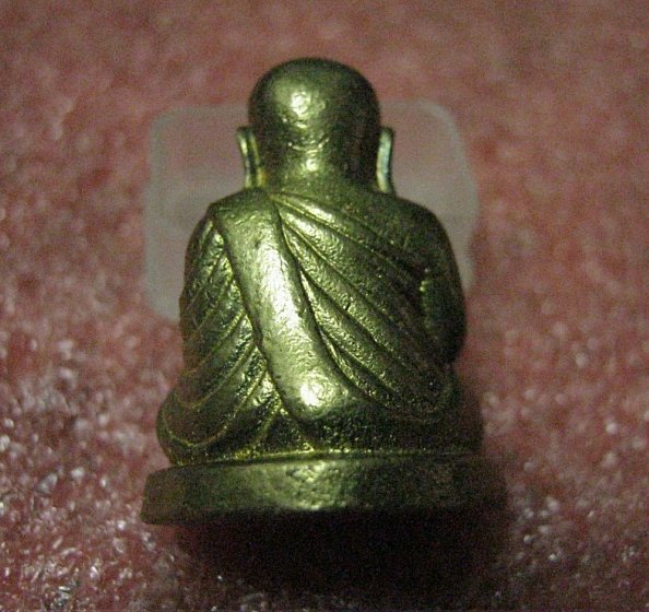 รบกวนท่านผู้รู้ช่วยดูว่าเป็นพระอะไรครับ