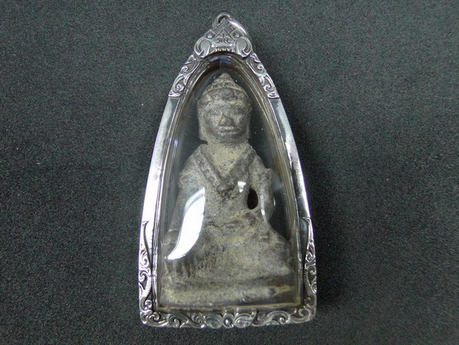 รบกวนด้วยครับ ไม่ทราบว่าเป็นพระอะไร กรุไหนครับ