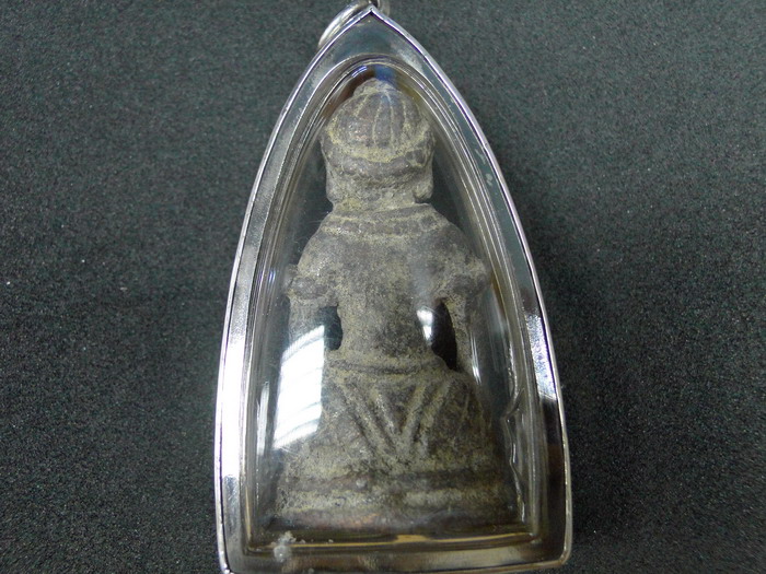 รบกวนด้วยครับ ไม่ทราบว่าเป็นพระอะไร กรุไหนครับ