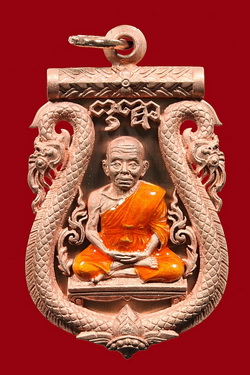 เหรียญฉลุ หลวงพ่อคูณ รุ่นเลื่อนสมณศักดิ์ พระเทพวิทยาคม ครับ....