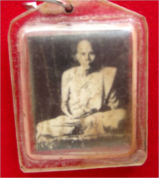 ล็อกเก็ตหลวงพ่ออะไรครับ