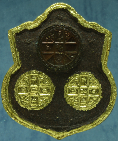 พระนารายณ์ทรงครุฑประทับพระราหู เจ้าคุณธงชัย วัดไตรมิตร รุ่น 1 ปี 2545 เนื้อว่าน 