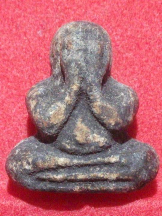 พระปิดตา เนื้อผง ผิวลักแห้ง ขอพี่ๆสายตรงและทุกๆท่านเลยครับ