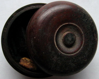 เครื่องรางบ้างครับ