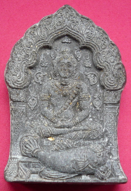 ไม่รู้ว่าพระอะไรครับ 