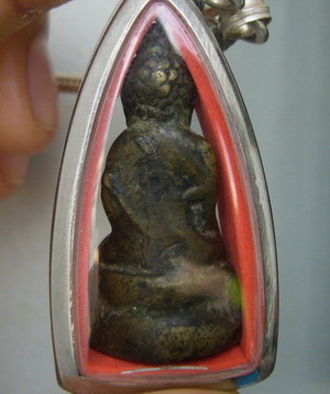 สอบถามรุ่นพระเครื่องหน่อยคับ รุ่นไหน วัดอะไรคับ ขอบคุณครับป๋ม