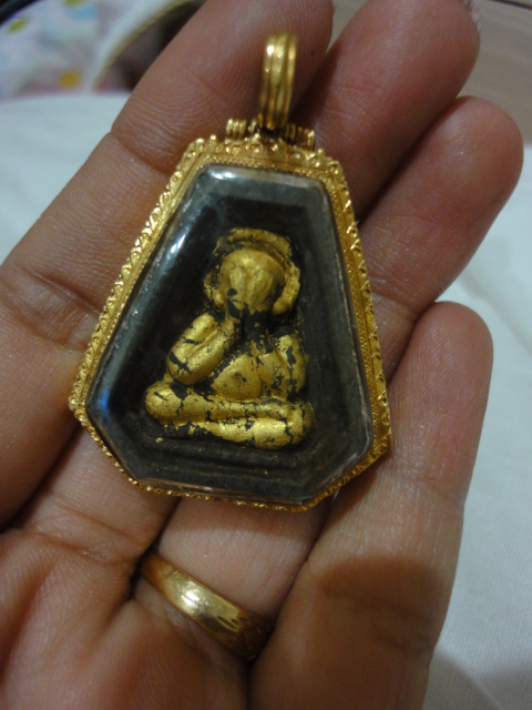 รบกวนช่วยพี่ๆใจดีช่วยดูให้หน่อยค่ะ  ลงไว้ในบอร์ดสายตรงมะมีใครมาช่วยดูให้เลยจ้า