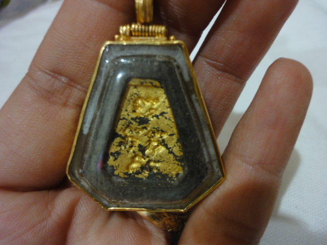 รบกวนช่วยพี่ๆใจดีช่วยดูให้หน่อยค่ะ  ลงไว้ในบอร์ดสายตรงมะมีใครมาช่วยดูให้เลยจ้า