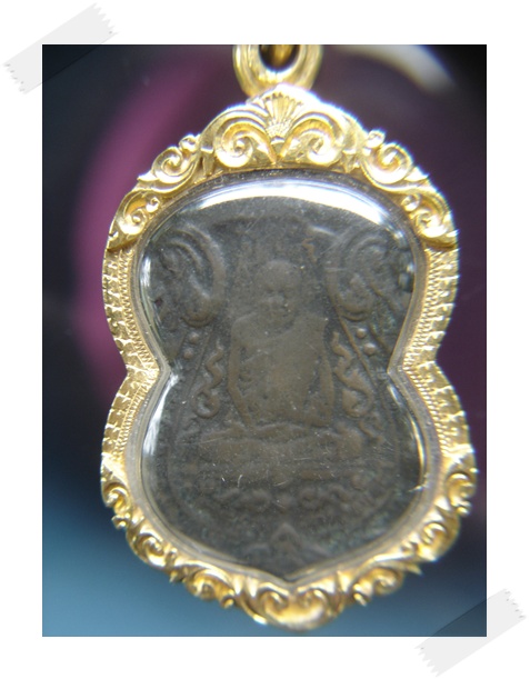 รบกวนช่วยดูเหรียญว่าใช่หลวงปู่เอี่ยมหรือป่าวครับ + เขี้ยว