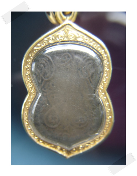 รบกวนช่วยดูเหรียญว่าใช่หลวงปู่เอี่ยมหรือป่าวครับ + เขี้ยว