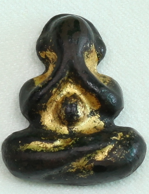 รบกวนขอคำแนะนำปิดตาหลวงปู่เผือกหน่อยนะครับ