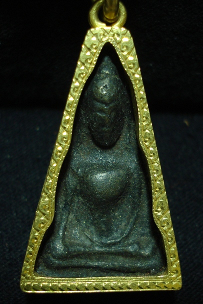 พระ 2 องค์นี้ไม่ทราบวัดและรุ่นครับ รบกวนผู้รู้ด้วยครับ