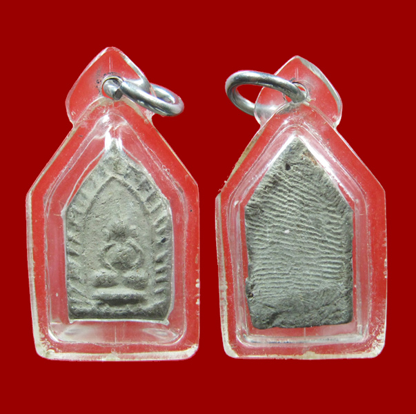 พระเนื้อดิน หลังลายนิ้วมือ ท่านใดรู้รบกวนด้วยครับ