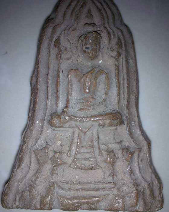 ไม่แน่ใจว่าเป็นพระกรุหรือป่าวครับ รบกวนผู้รู้ด้วยครับ