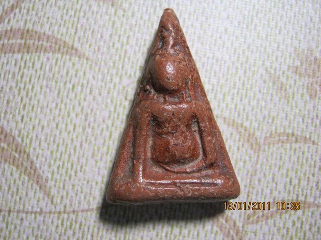 พระนางพญาพิมพ์เข่าตรงแท้หรือเปล่าครับ 